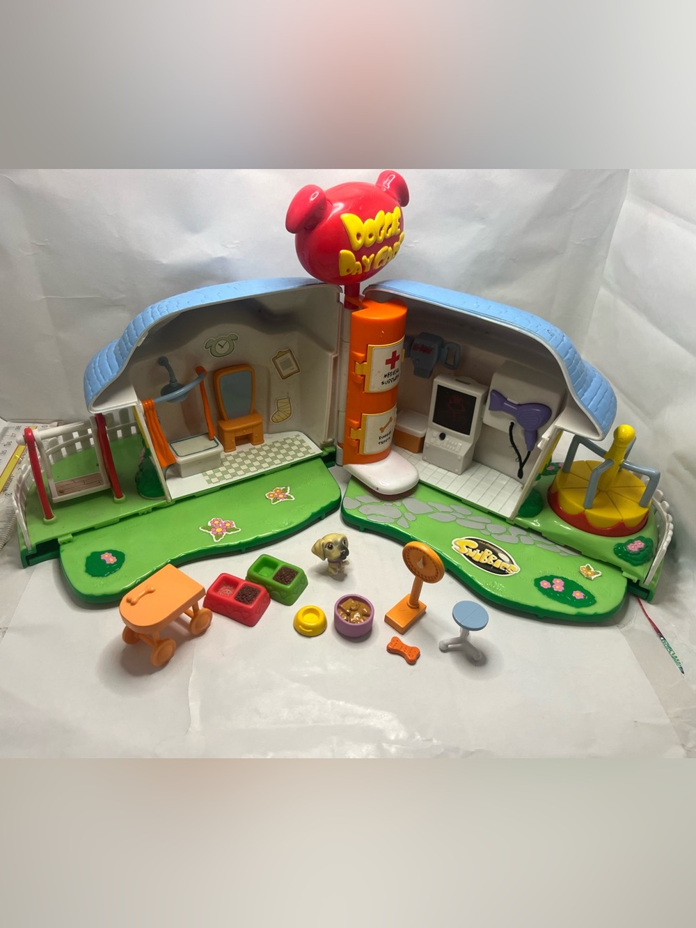 Snubbies Doggie Daycare miniature set detailed